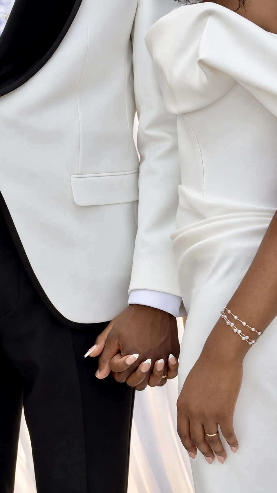 mandiscontentlab-content-creation-wedding-belgium-destination-bright-wedding-decoration-couple-dress