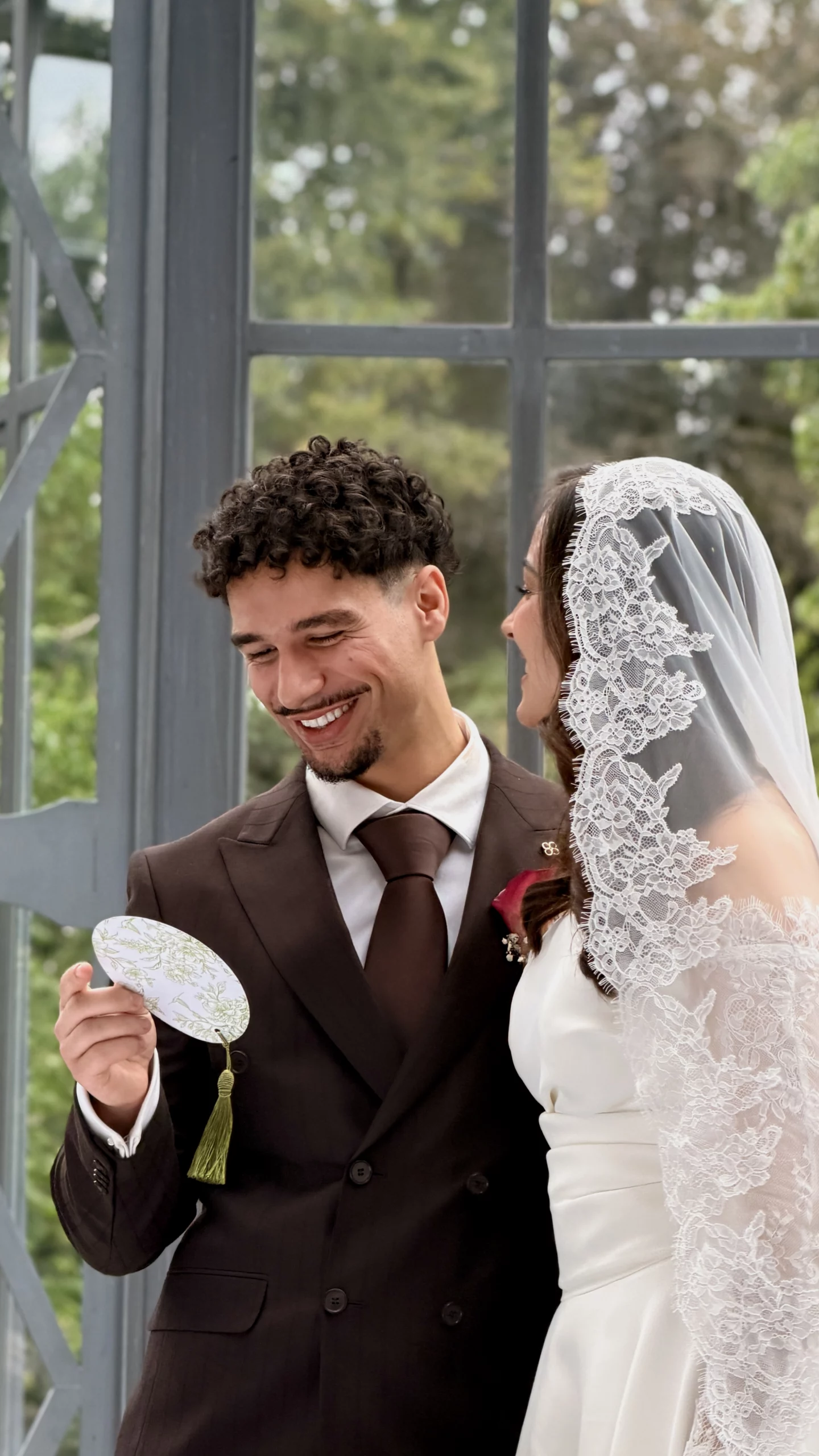 mandiscontentlab-content-creation-wedding-belgium-worldwide-event-woman-elegant-decoration-looking